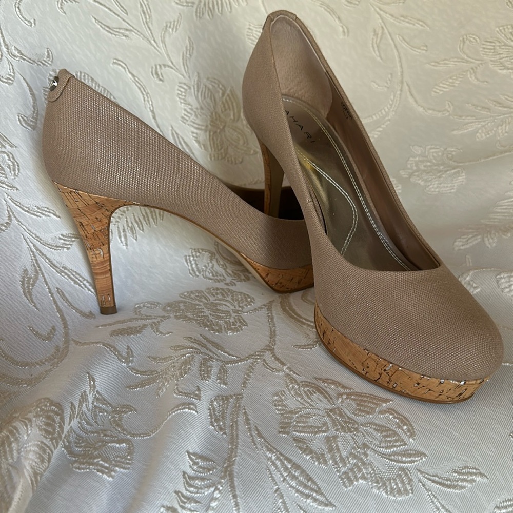Tahari Sophia Beige and Silver high heel platform shoes! 9.5 Perfect condition.